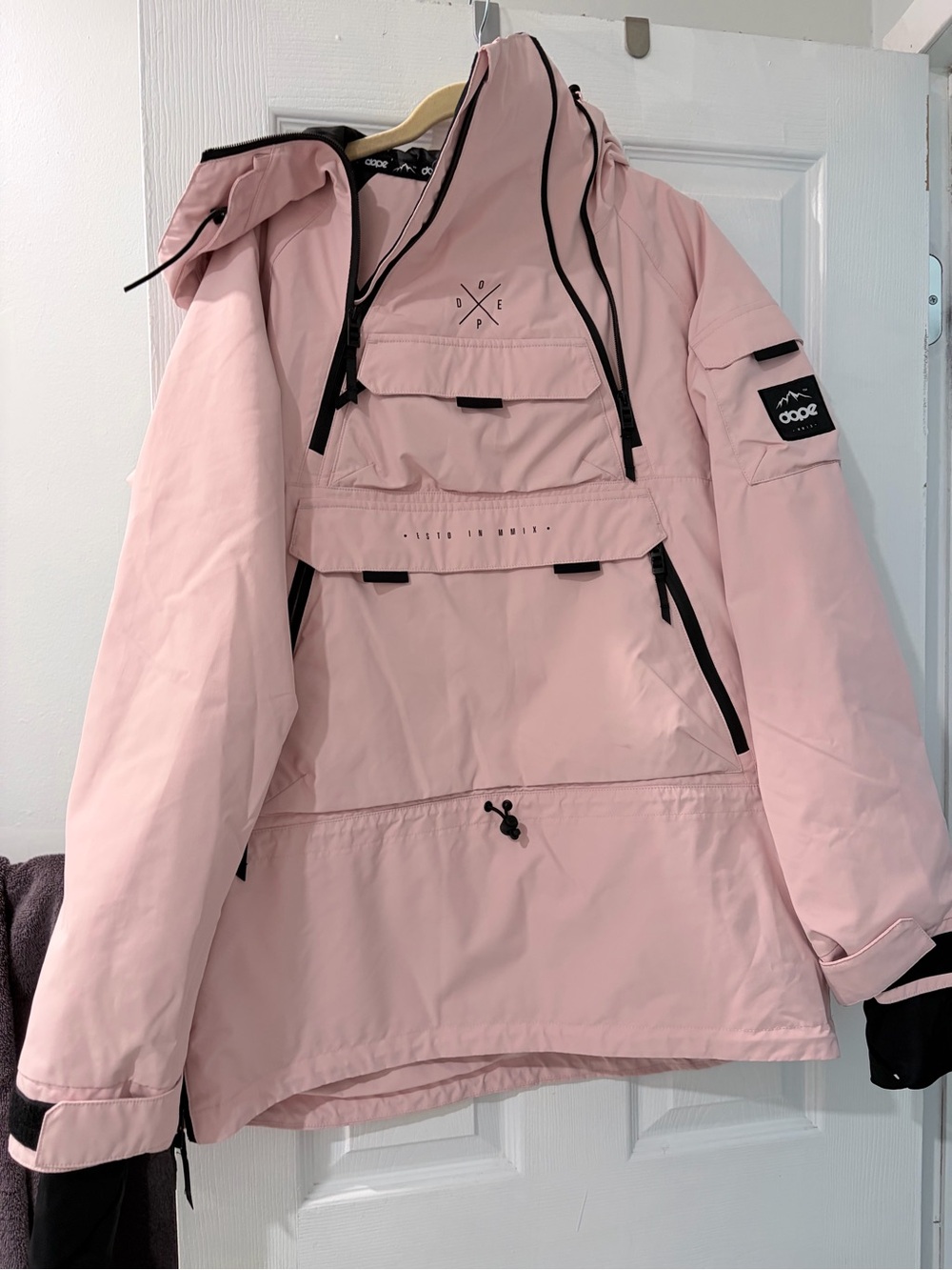 Dope Snow Women’s “Akin W” snowboarding pullover (Large)
